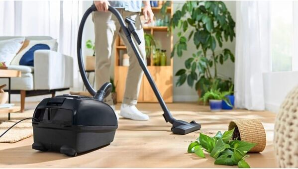 Scopri la nostra recensione completa dell'aspirapolvere Bosch BGL38BA2H 850W. Analizzamo potenza, efficienza e convenienza per aiutarti nella scelta giusta.